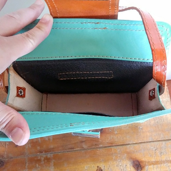 NWOT Vera Pelle Small Leather Crossbody - Picture 5 of 6